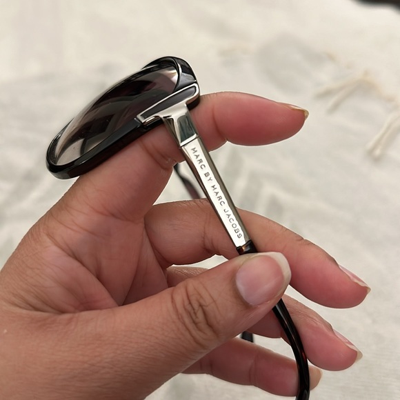 MARC by MARC JACOBS Sunglasses and Case - Picture 5 of 8